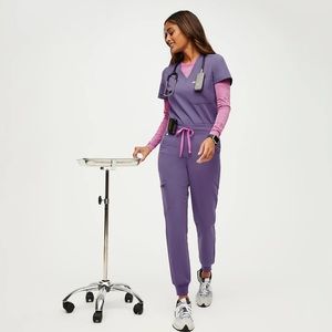 Figs one pocket top S and M petite Zamora joggers